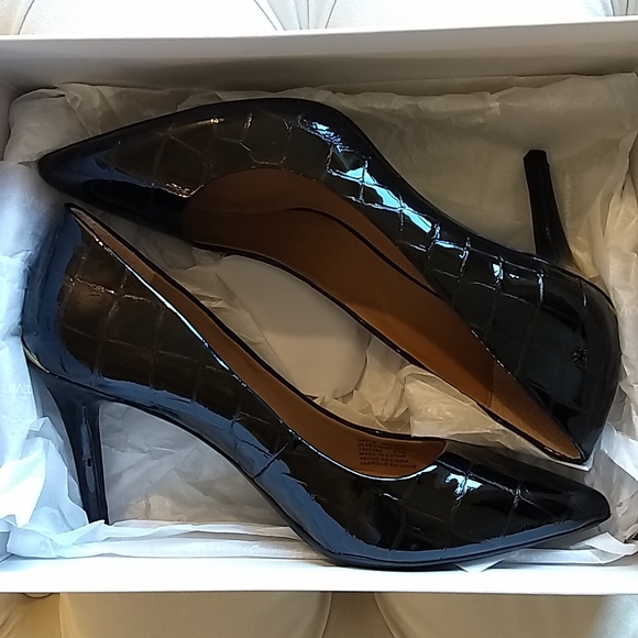 🆕CALVIN KLEIN Gayle Croco Patent PUMP🆕⭐ - Picture 2 of 12